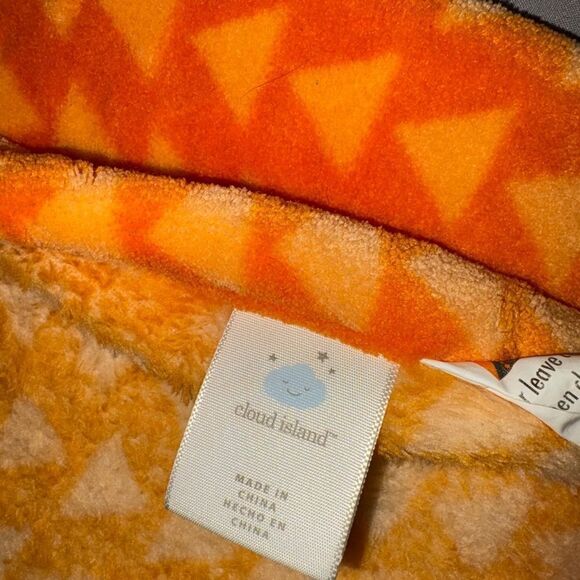 Like new fox change my table fleece cover by cloud island - Picture 2 of 2